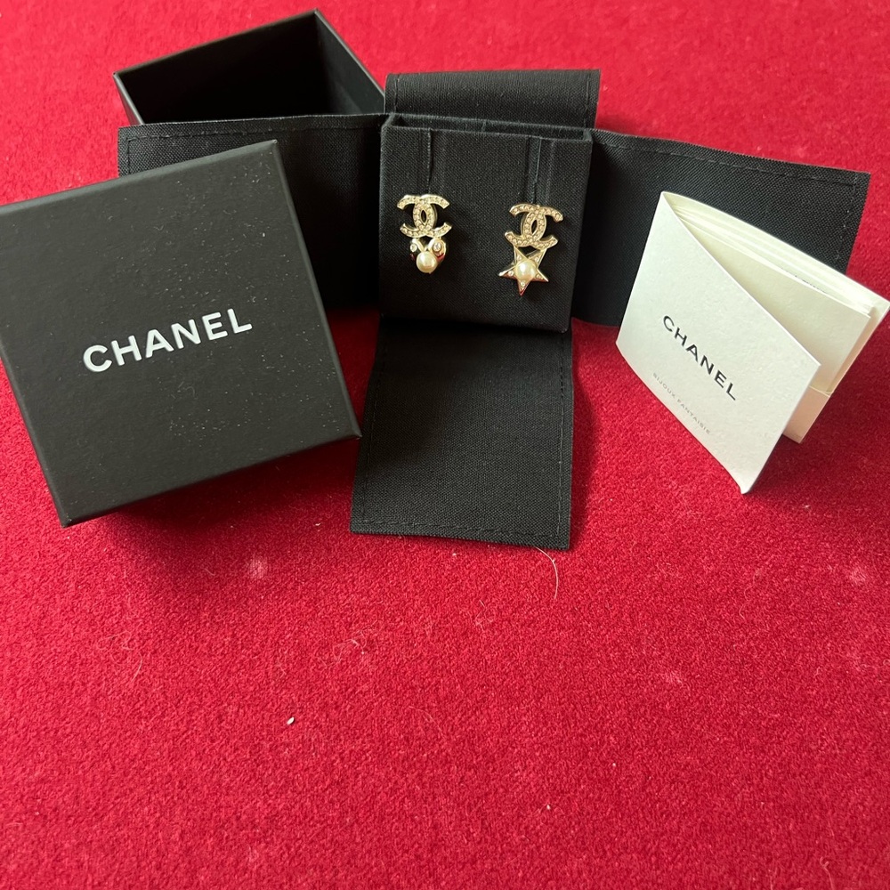 CHANEL Earrings